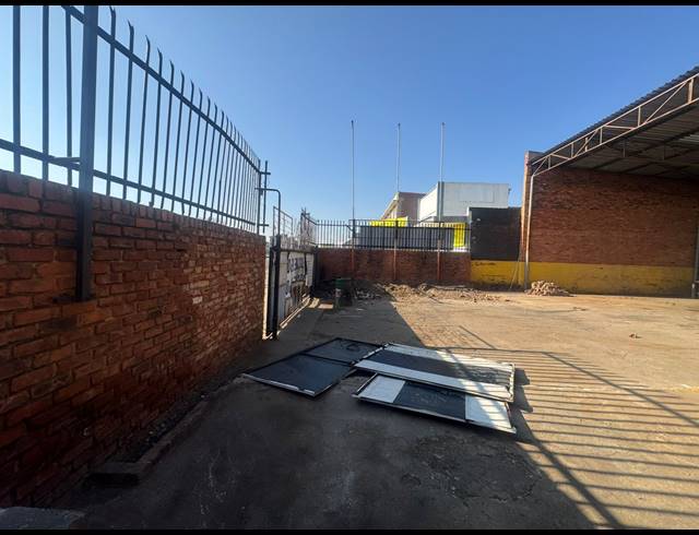 1,300M² WAREHOUSE TO LET IN HERMANSTAD